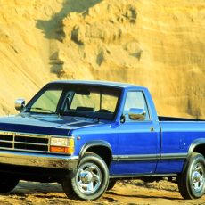 1990 DODGE DAKOTA